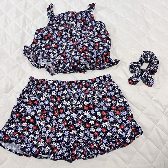 Girl Vince Camuto Short Set with Scrunchie size 6 - Picture 3 of 3